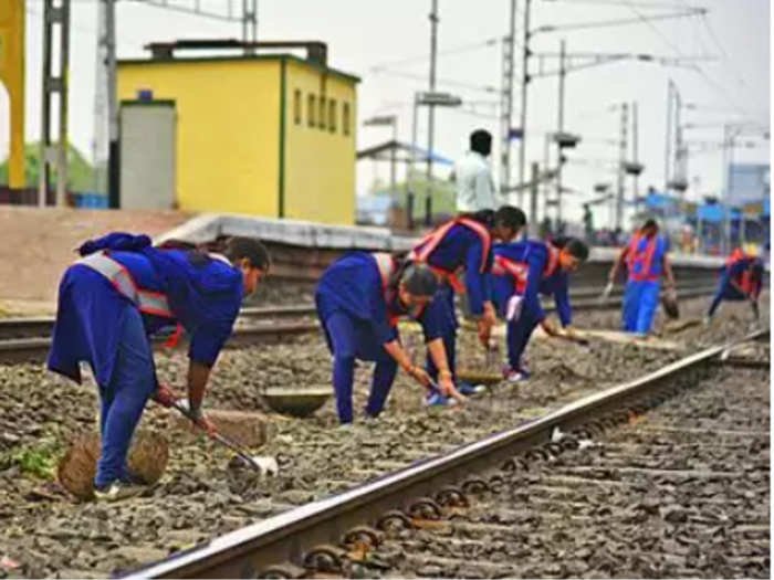 An urban employment scheme that is responsive to women’s needs